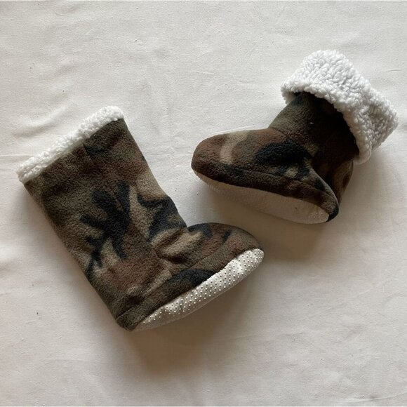 Handmade Camo Fleece Slipper Booties Size 9 - Picture 2 of 8
